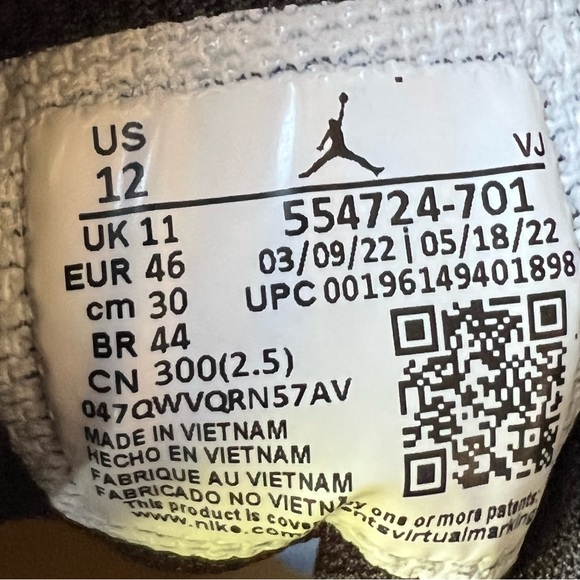 2022 AirJordan 1 Mids Reverse  BLKWhite Sneakers 554724-701 yellow - Picture 10 of 13